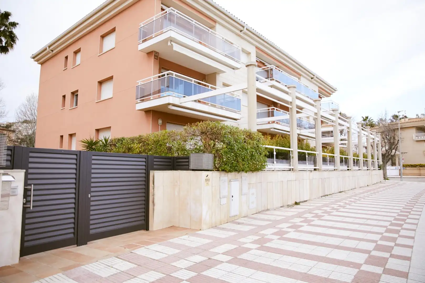 Vista exterior de Planta baja en venta en Sant Feliu de Guíxols con Calefacción, Jardín privado y Terraza