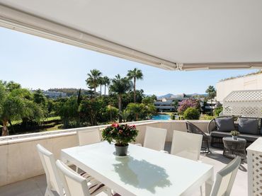 Apartment mit Pool zum Verkauf in Nueva Andalucía