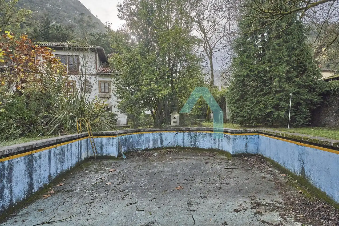 Piscina de Casa o chalet en venta en Oviedo  con Jardín privado, Parquet y Terraza