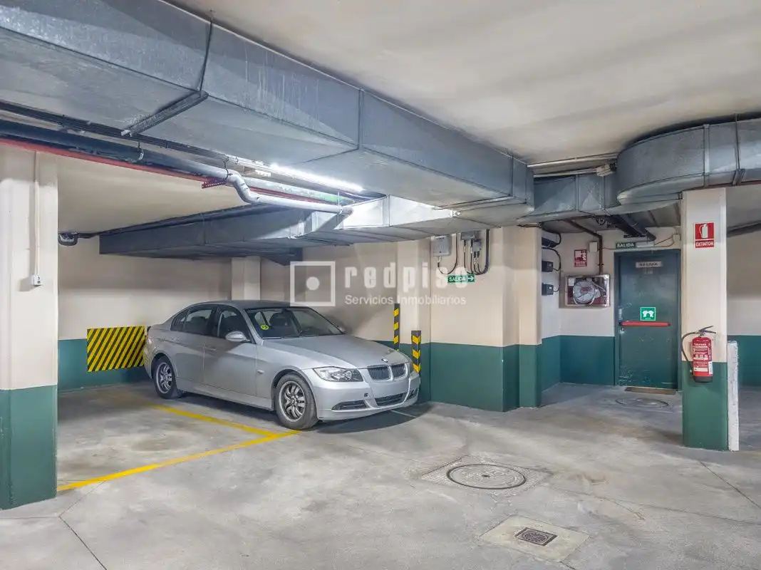 Parking de Piso en venta en Alcorcón con Calefacción, Jardín privado y Trastero