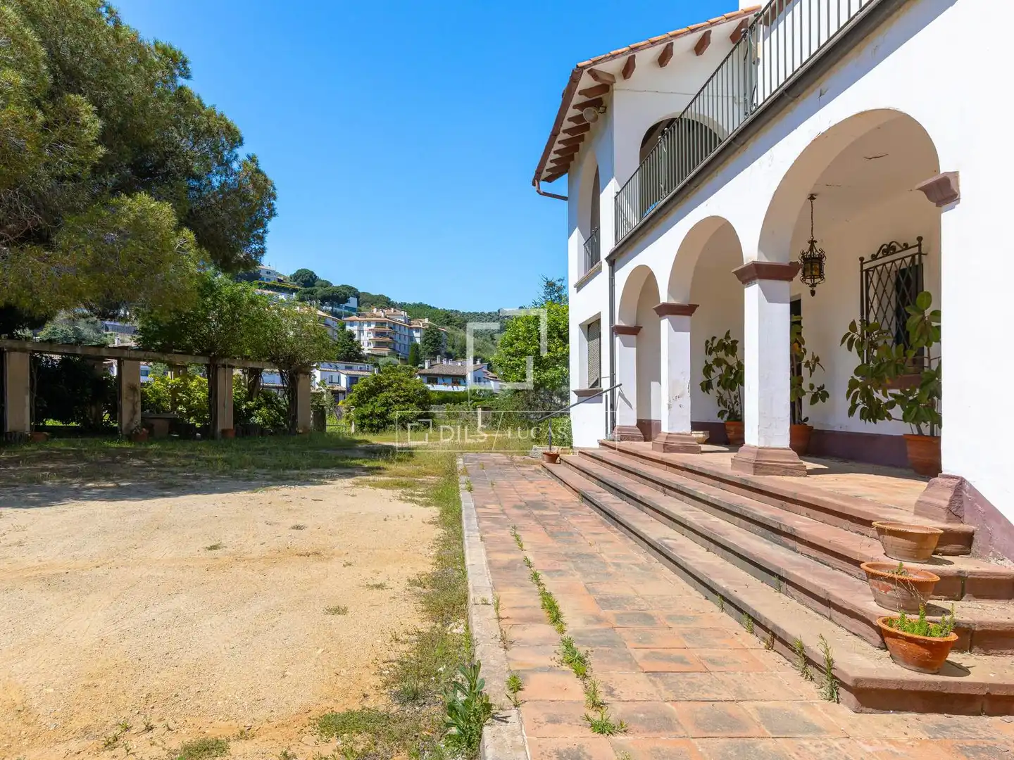 Vista exterior de Finca rústica en venda en Alella amb Jardí privat, Terrassa i Traster