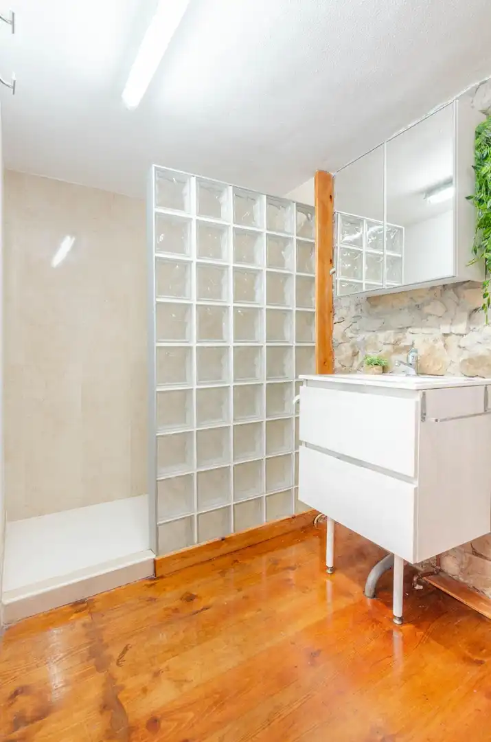 Baño de Casa adosada en venta en Laviana con Jardín privado y Amueblado