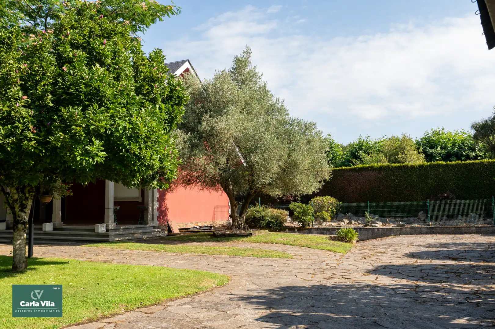 Vista exterior de Casa o xalet en venda en Lugo amb Calefacció, Jardí privat i Parquet