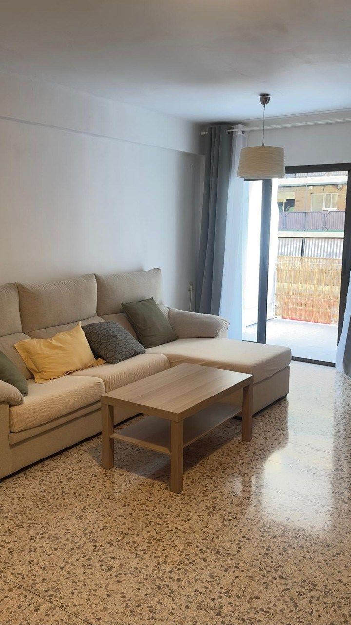 Sala d'estar de Pis de lloguer en  Valencia Capital amb Aire condicionat, Moblat i Balcó