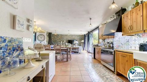 Casa unifamiliar exclusiva con ascensor, jardín y múltiples espacios independientes en Llançà, imatge 4