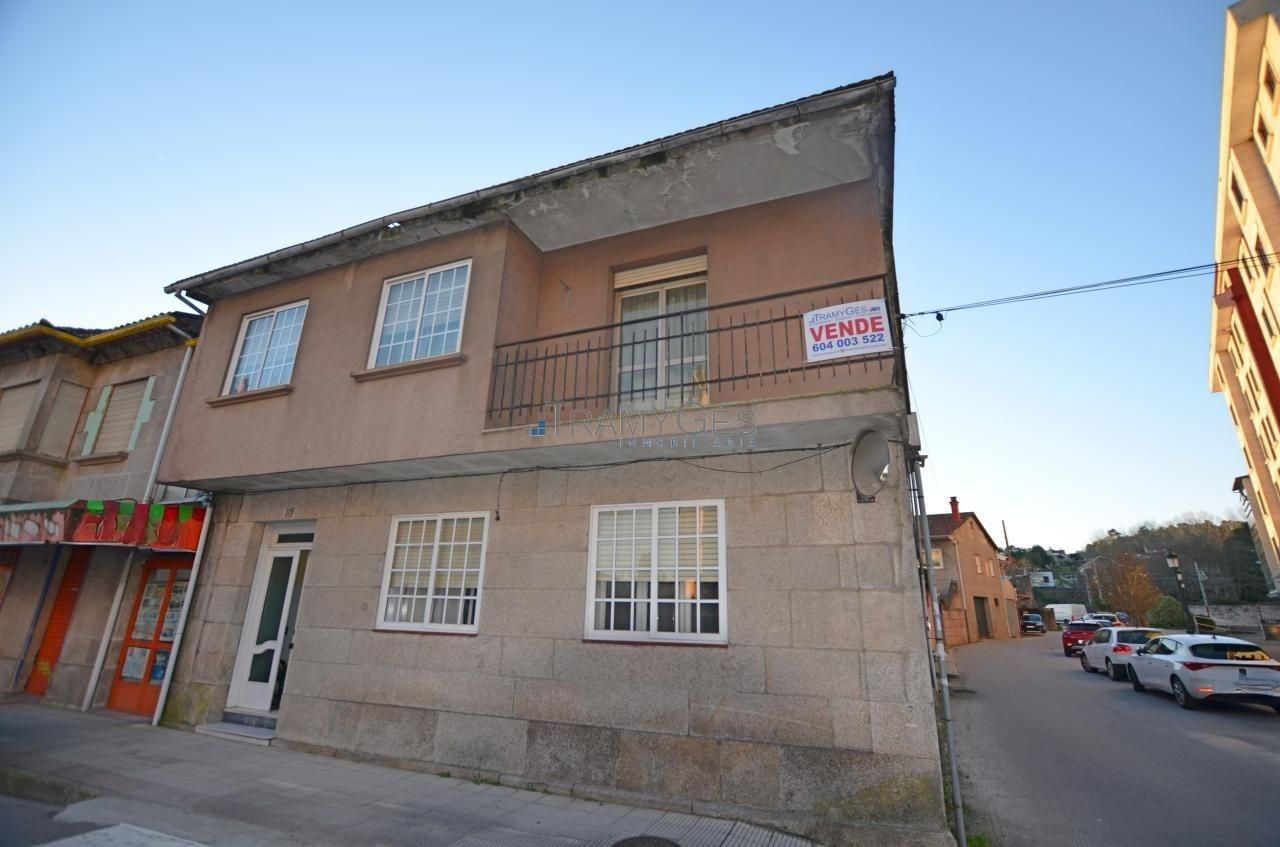 Vista exterior de Casa adosada en venda en Tui amb Calefacció, Traster i Balcó