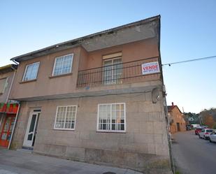 Vista exterior de Casa adosada en venda en Tui amb Calefacció, Traster i Balcó
