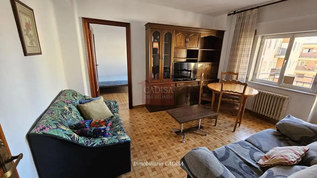 Sala d'estar de Pis per a compartir en Salamanca amb Calefacció, Traster i Moblat