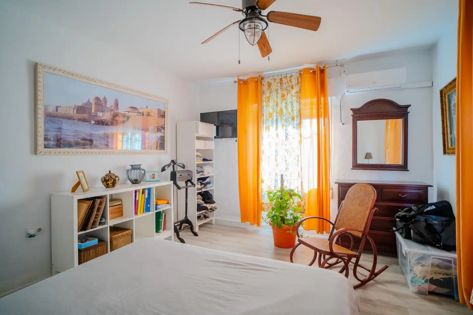 Bedroom of Houses for sale in Carmona  with Air Conditioner, Private garden and Terrace
