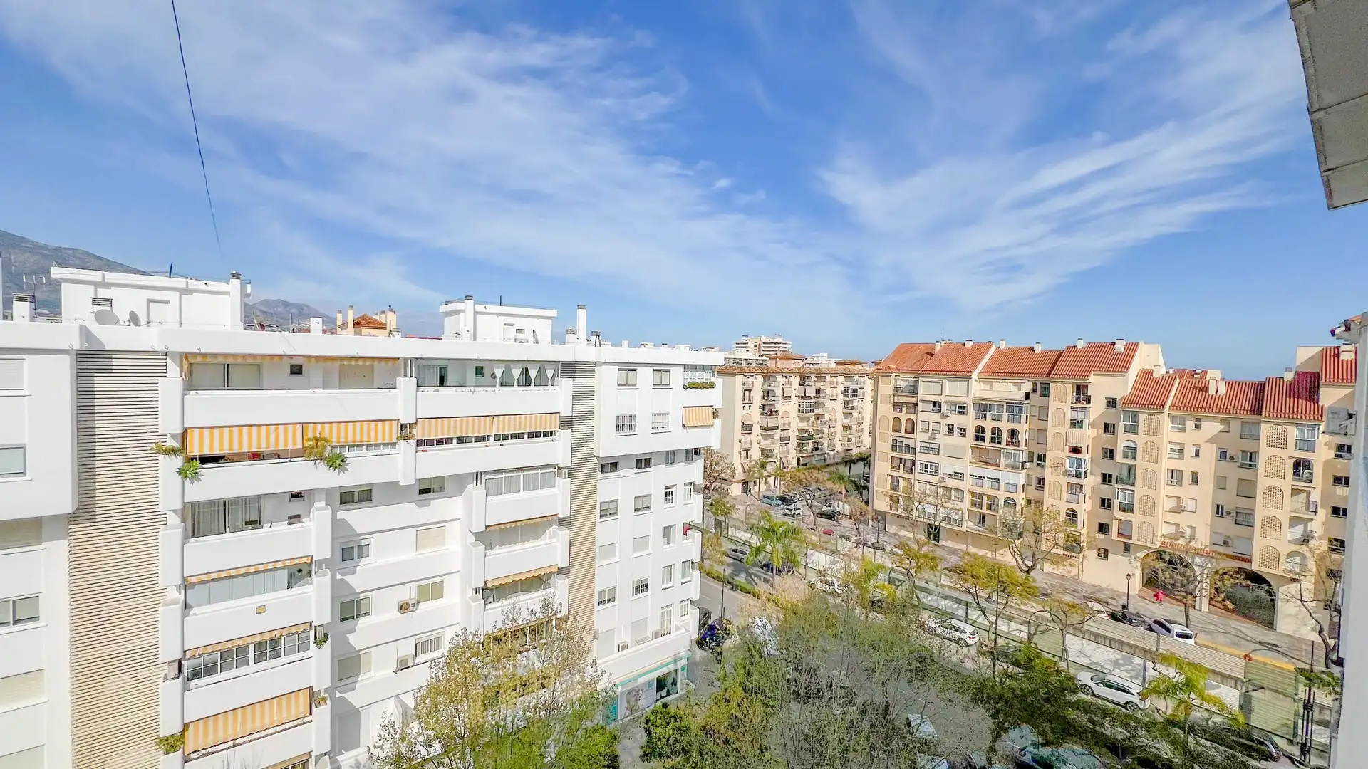 Vista exterior de Piso en venta en Fuengirola con Terraza, Trastero y Piscina comunitaria