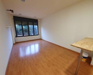 Living room of Flat to rent in Sabadell  with Air Conditioner, Heating and Parquet flooring