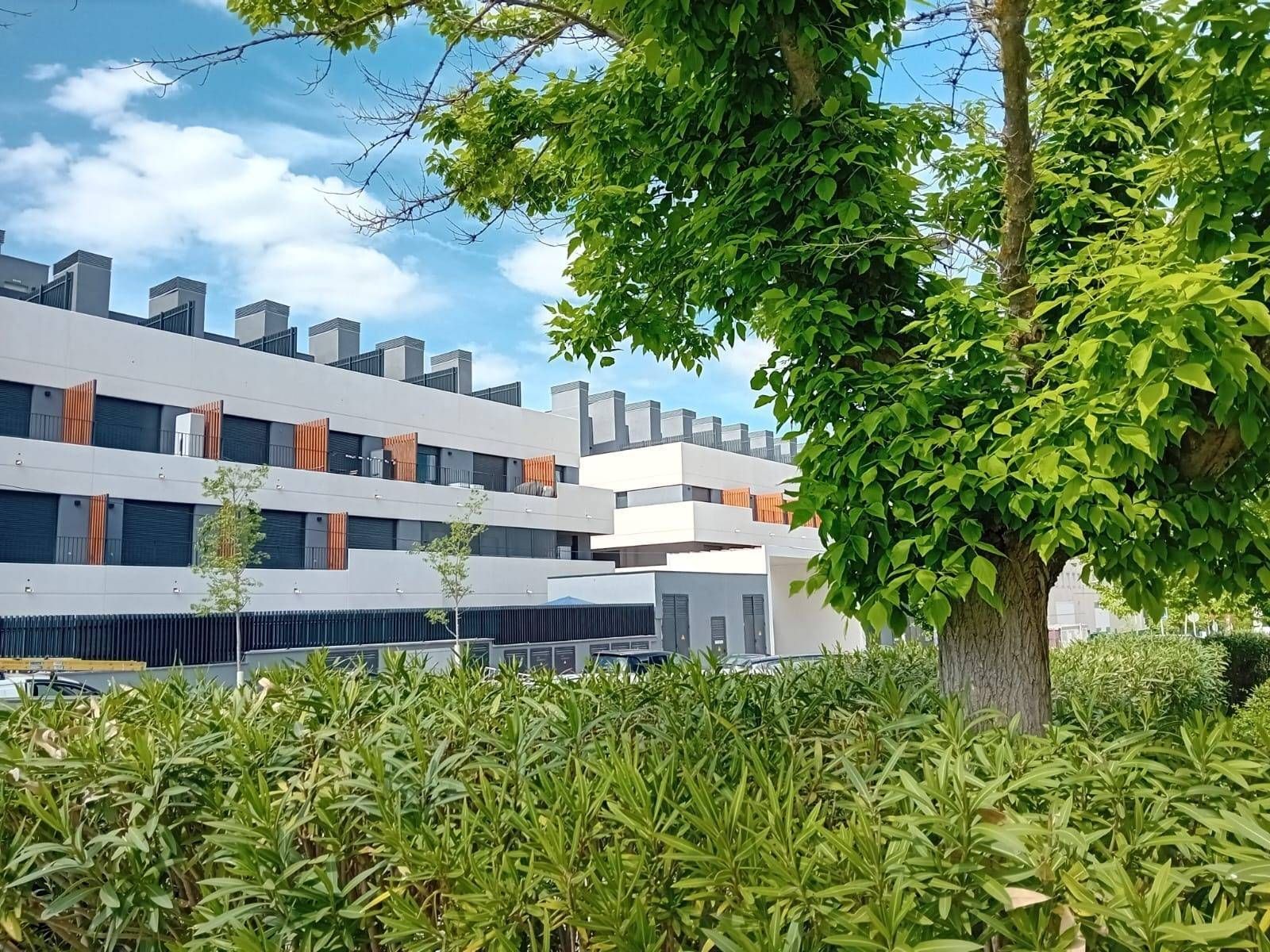 Vista exterior de Estudi en venda en San Sebastián de los Reyes amb Aire condicionat, Calefacció i Terrassa