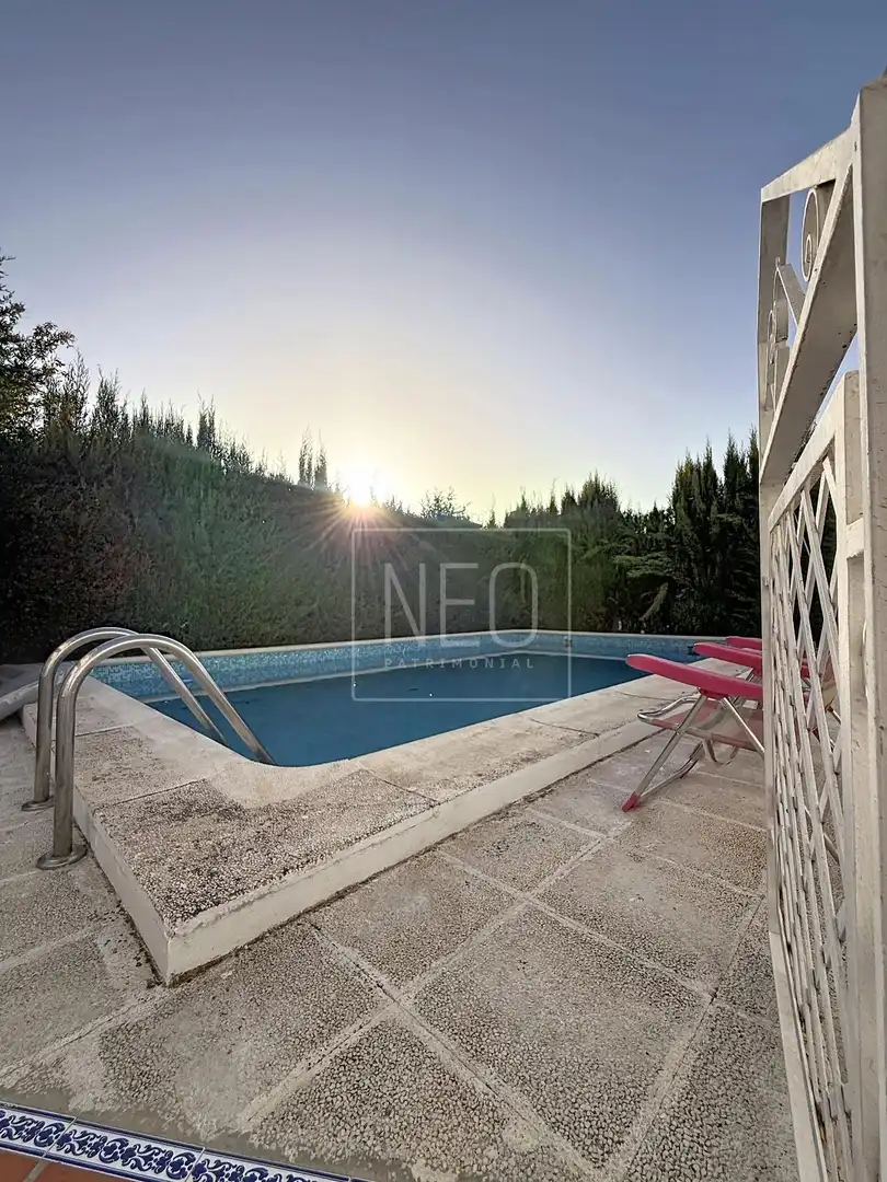 Piscina de Casa adosada en venda en La Zubia amb Aire condicionat, Calefacció i Jardí privat