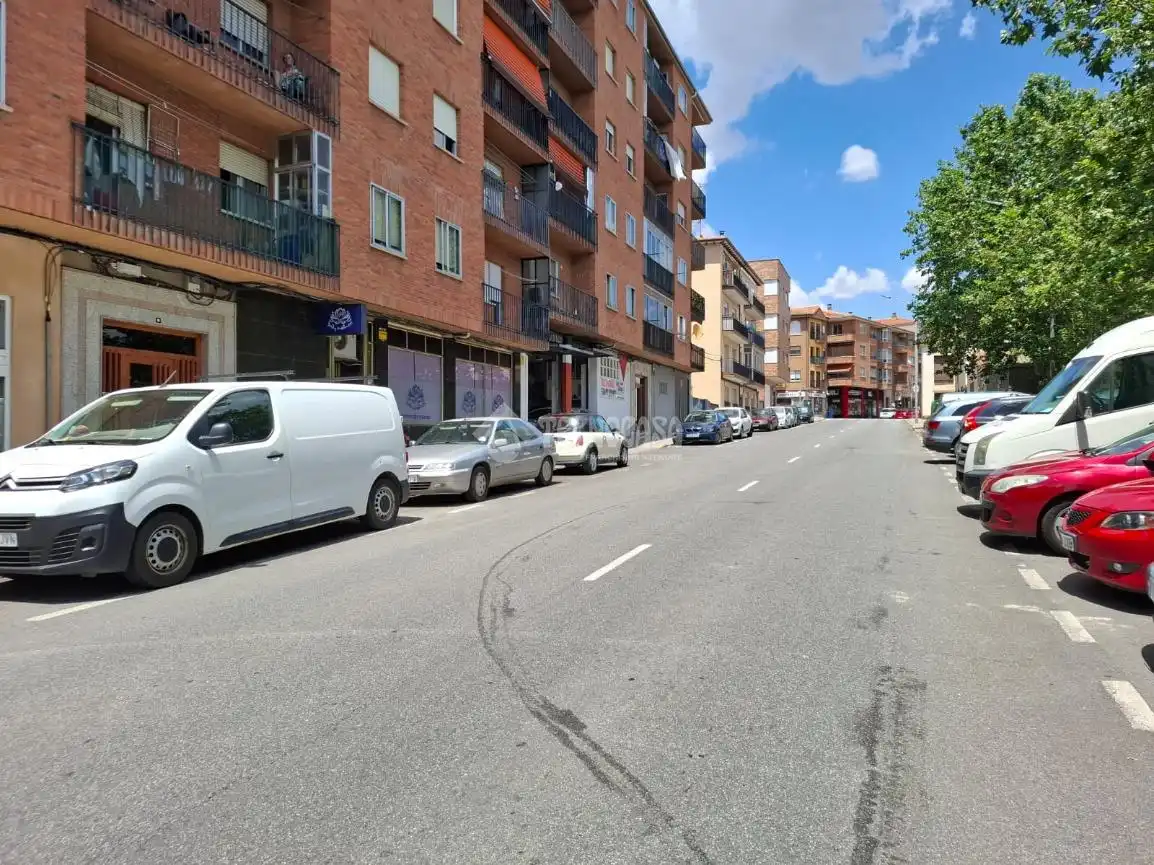 Vista exterior de Pis en venda en Ávila