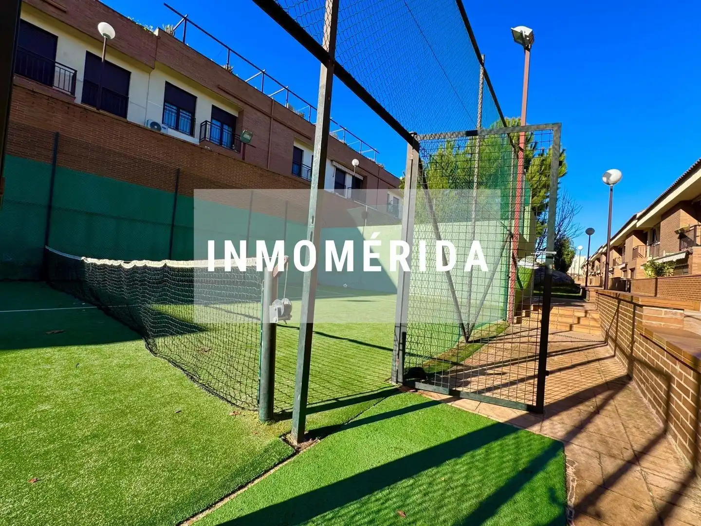 Vista exterior de Casa adosada en venta en Mérida con Aire acondicionado, Calefacción y Jardín privado