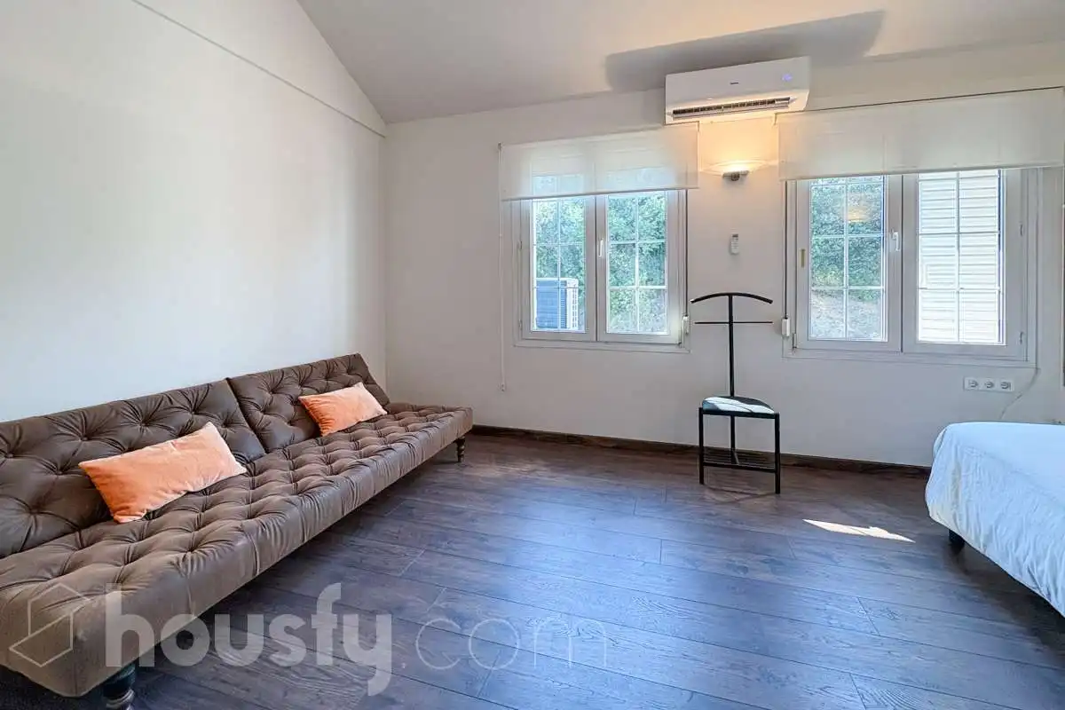 Sala de estar de Casa o chalet en venta en Girona con Aire acondicionado, Calefacción y Jardín privado