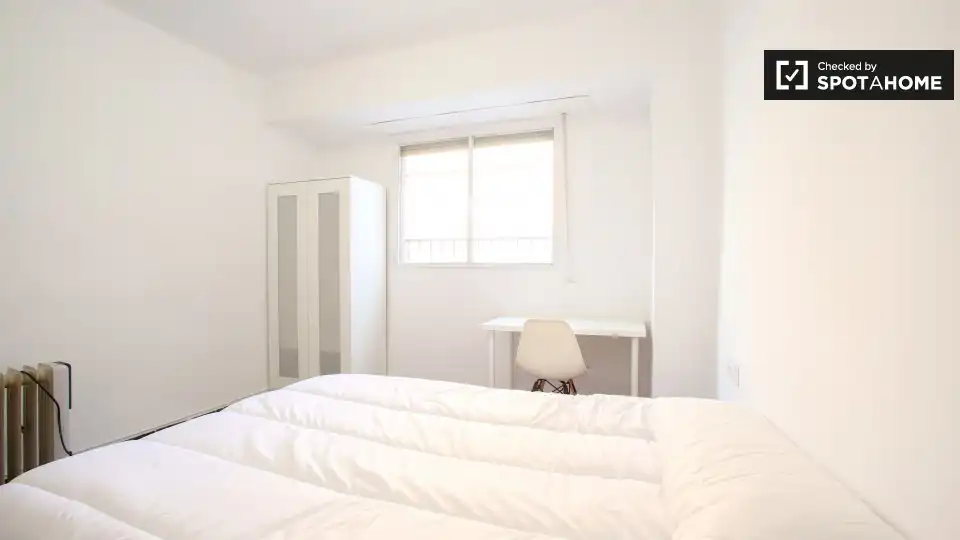 Bedroom of Flat for rent in Valencia  with Air Conditioner, Heating and Furnished