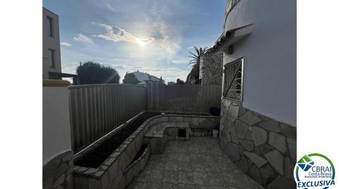 Foto 2 de Casa adosada en venta en Puigmal - Mas Nou, Empuriabrava