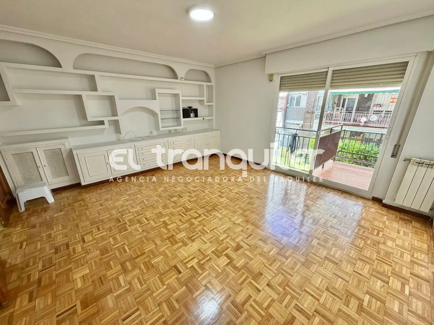 Schlafzimmer von Wohnung zur Miete in Madrid mit Klimaanlage, Parkett und Terrasse
