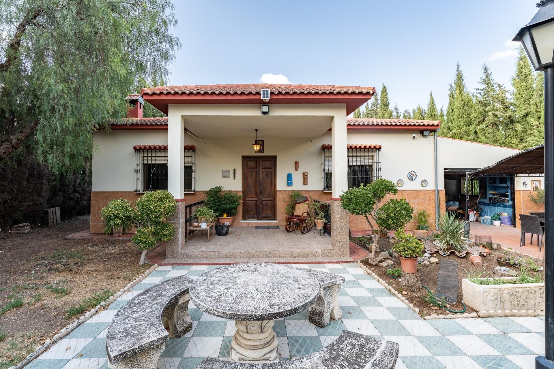 Vista exterior de Casa o xalet en venda en Antequera amb Jardí privat i Piscina