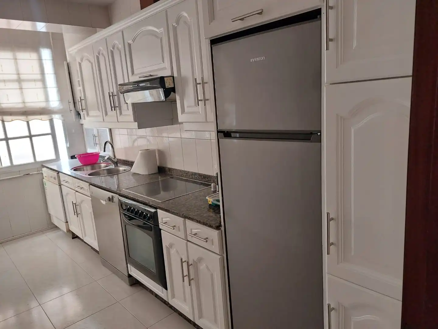Kitchen of Flat for rent in Santiago de Compostela   with Heating, Furnished and Oven