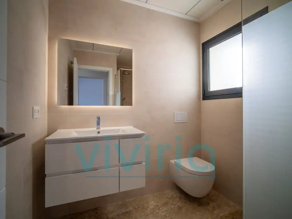 Bany de Casa o xalet en venda en La Nucia amb Jardí privat