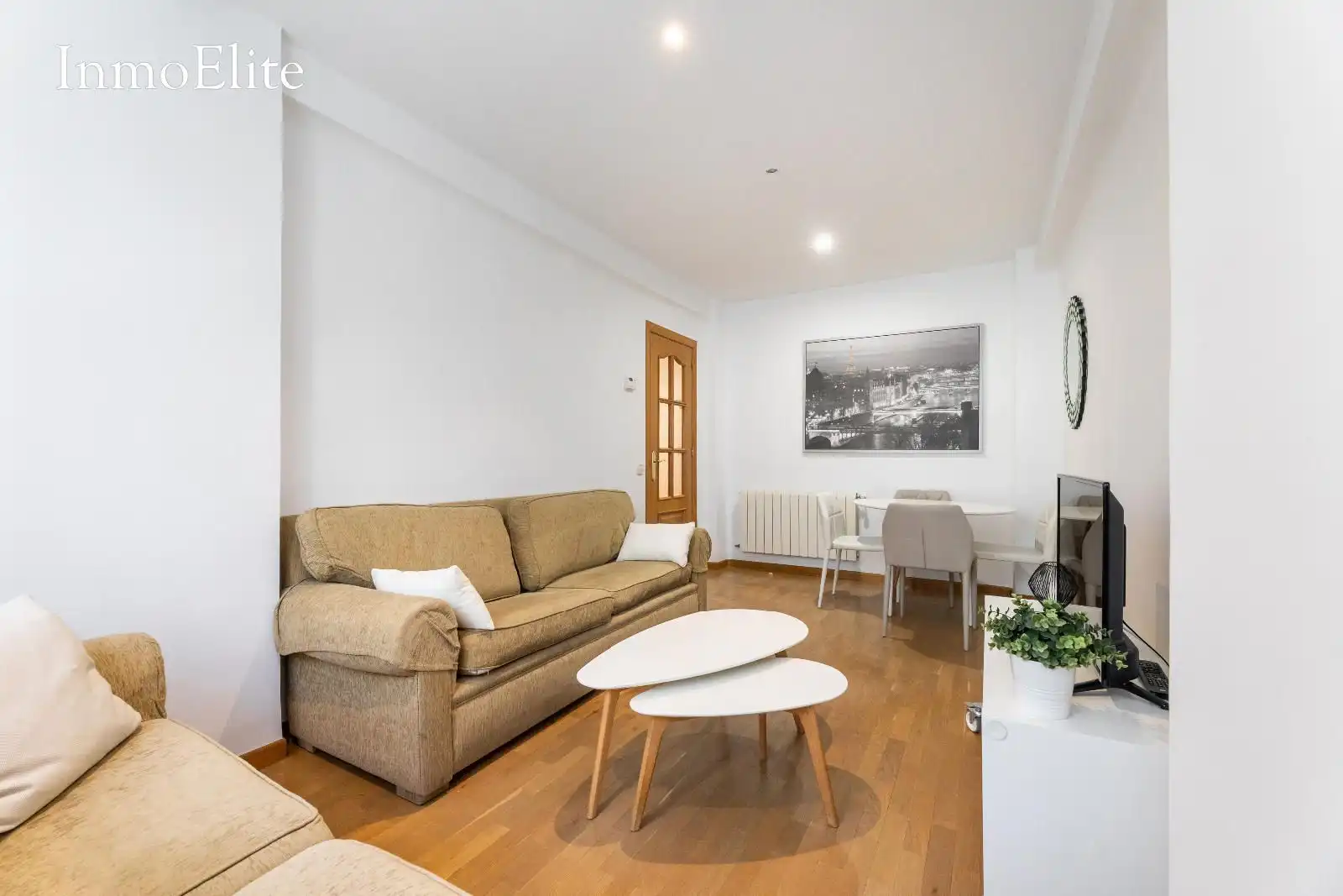 Living room of Flat for sale in Madrid  with Heating, Parquet flooring and Storage room