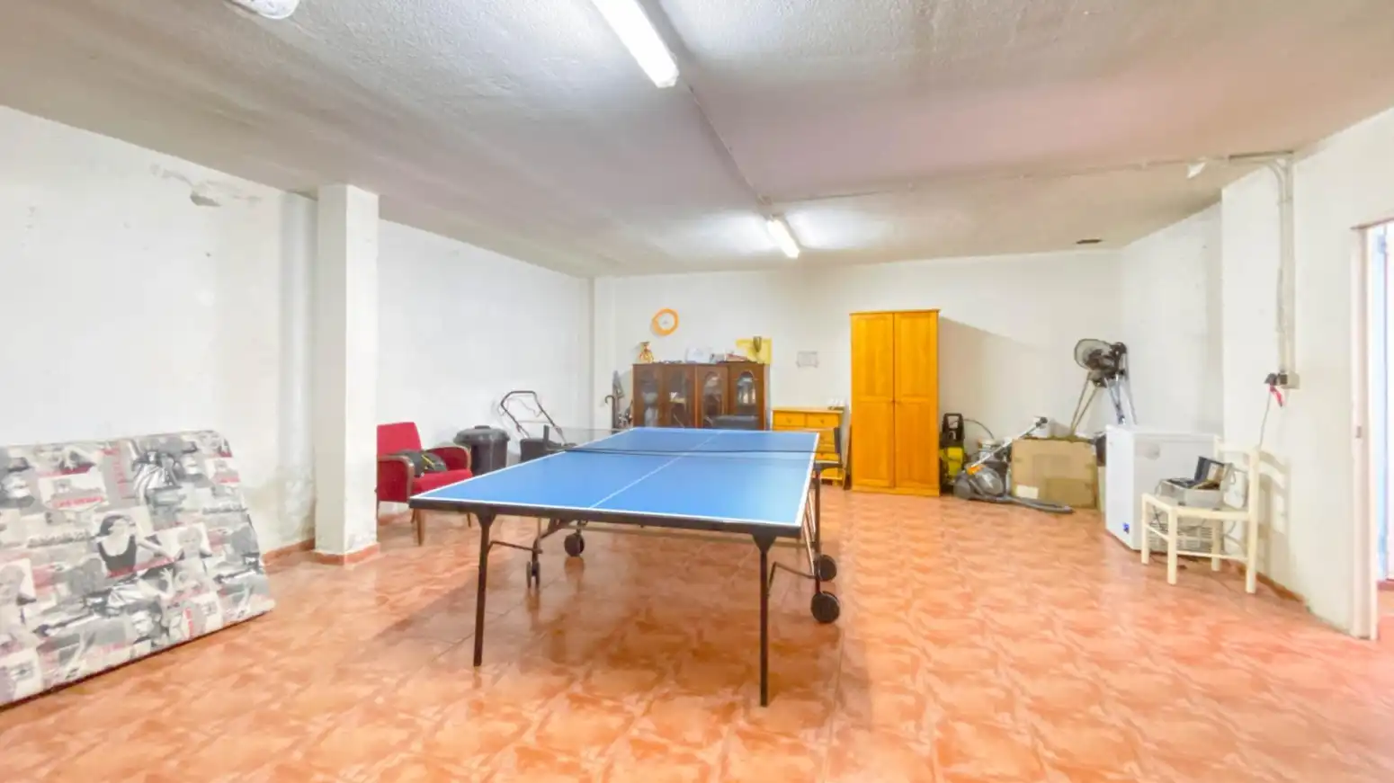 Einfamilien-Reihenhaus zum Verkauf in Santa Cruz de Bezana mit Heizung, Parkett und Abstellraum