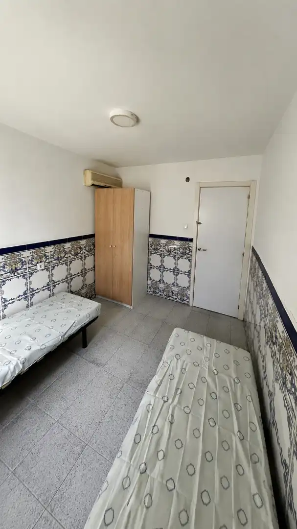 Schlafzimmer von Wohnung zur Miete in Brenes mit Klimaanlage, Terrasse und Möbliert