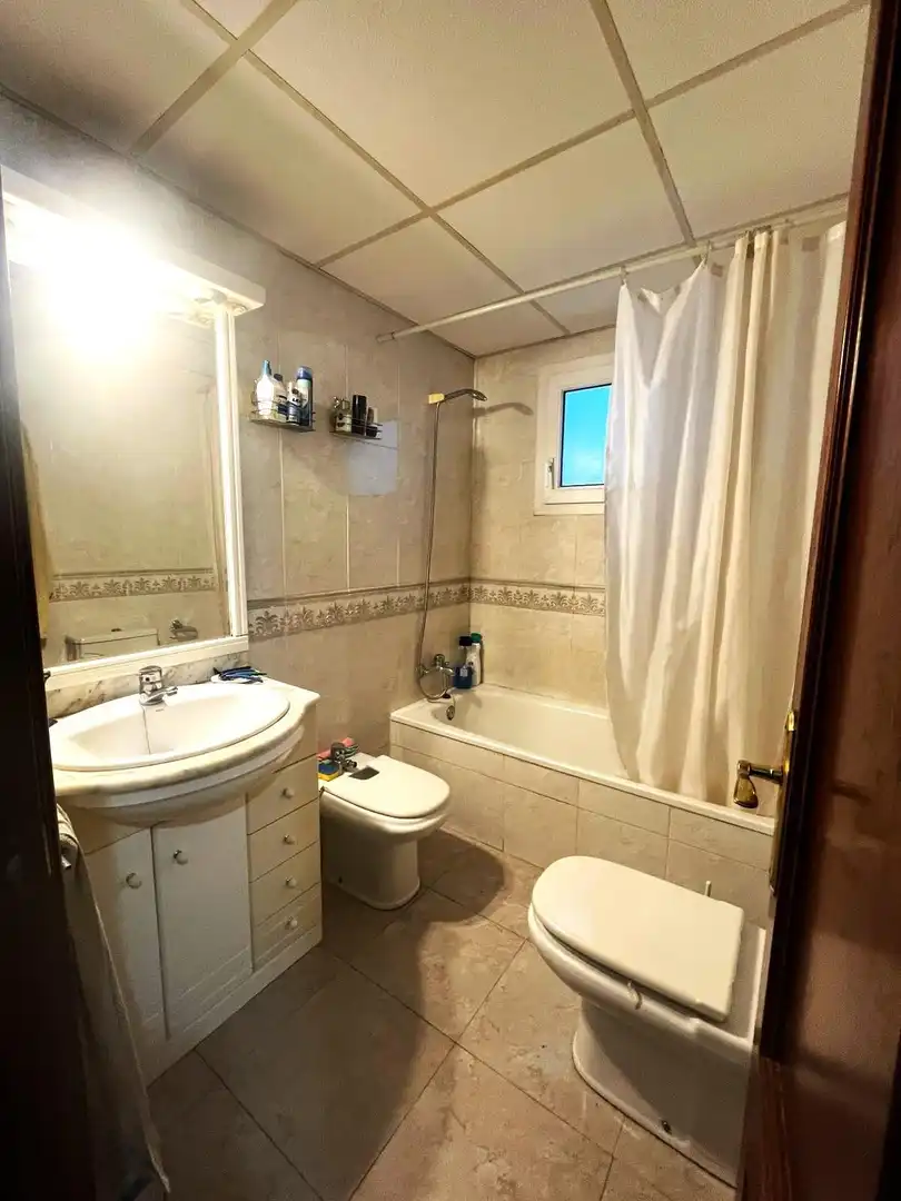 Bathroom of Flat for sale in Córdoba  with Air Conditioner, Terrace and Furnished