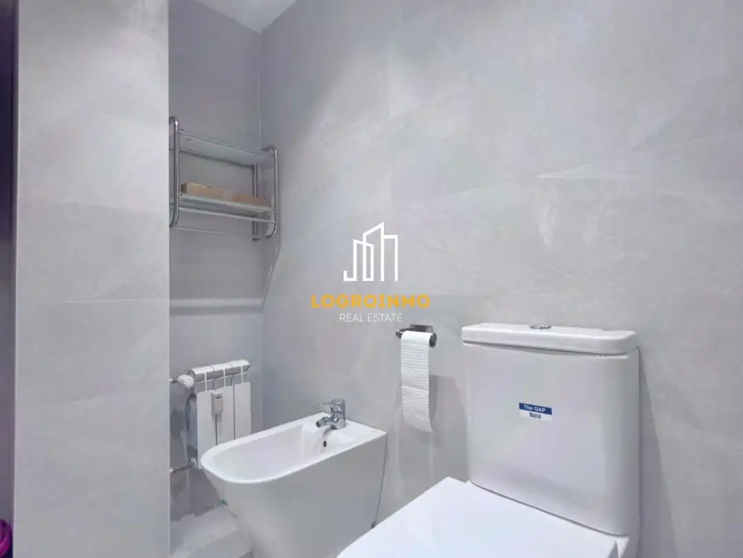 Bathroom of Flat for sale in  Logroño  with Heating and Furnished