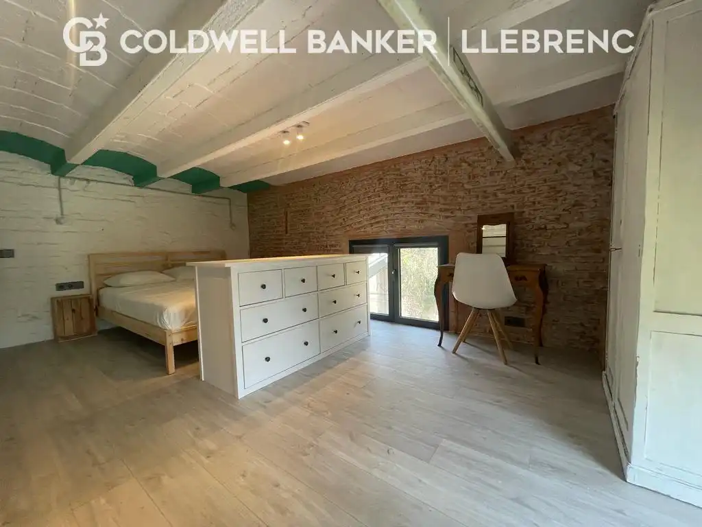 Maisonette zum Verkauf in Barcelona mit Parkett, Möbliert und Ofen