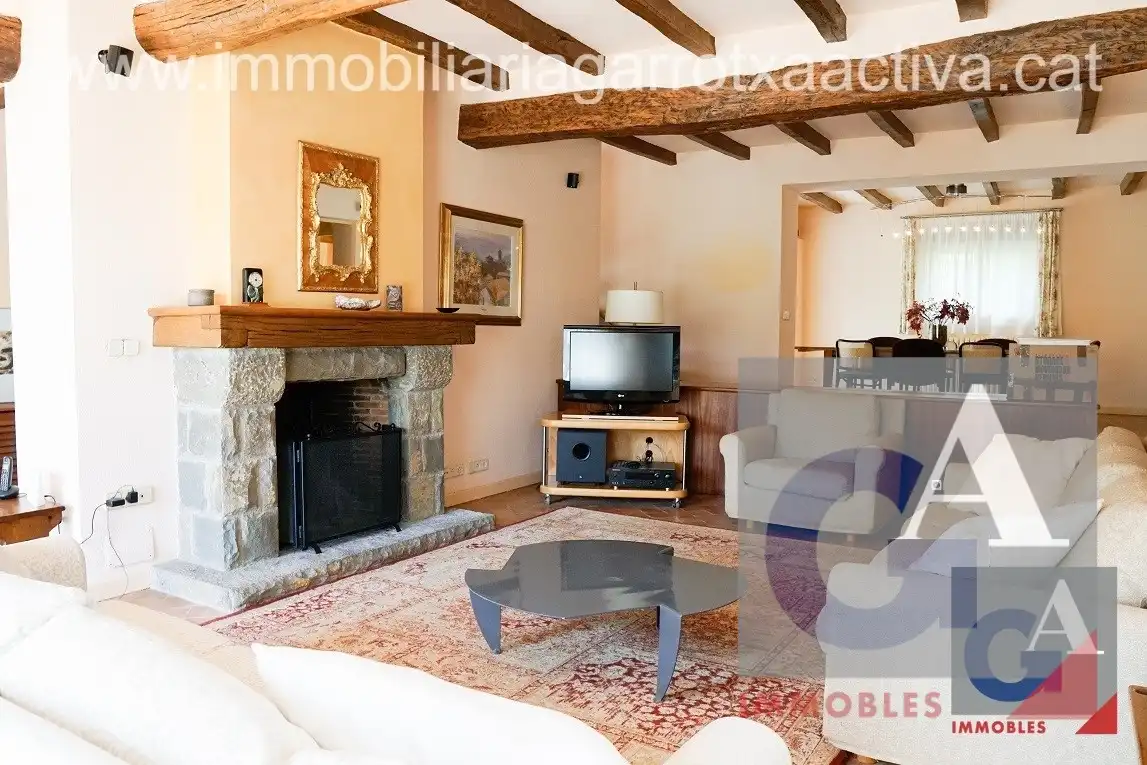 Casa rústica amb terrassa en venda a Sant Joan Les Fonts, imagen 12