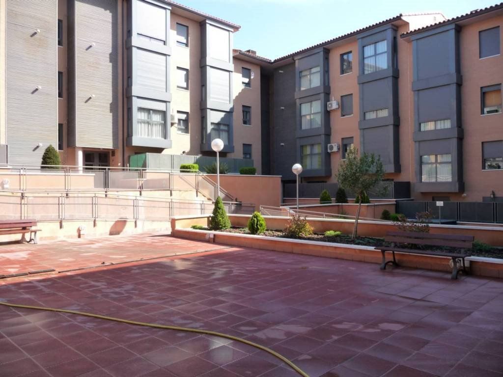 Vista exterior de Piso de alquiler en El Molar (Madrid) con Calefacción, Jardín privado y Terraza