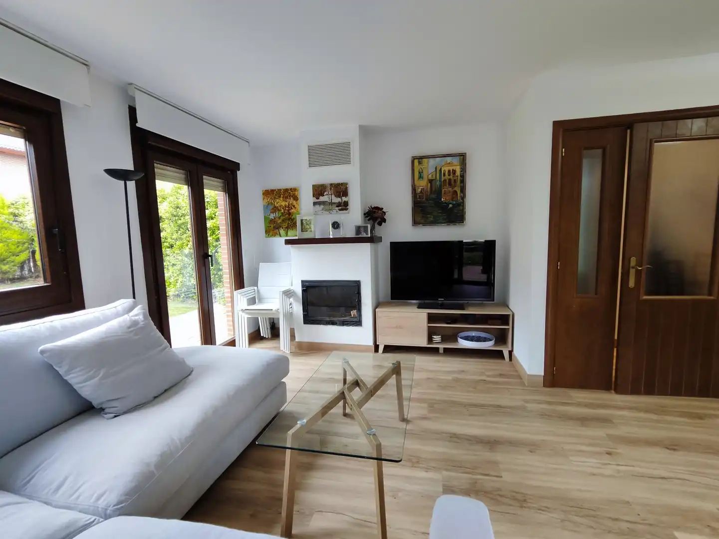 Sala de estar de Casa adosada en venta en Sojuela con Calefacción, Jardín privado y Parquet