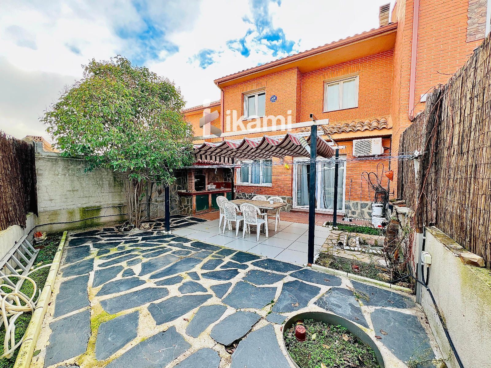 Jardí de Casa adosada en venda en Yuncos amb Aire condicionat, Calefacció i Jardí privat