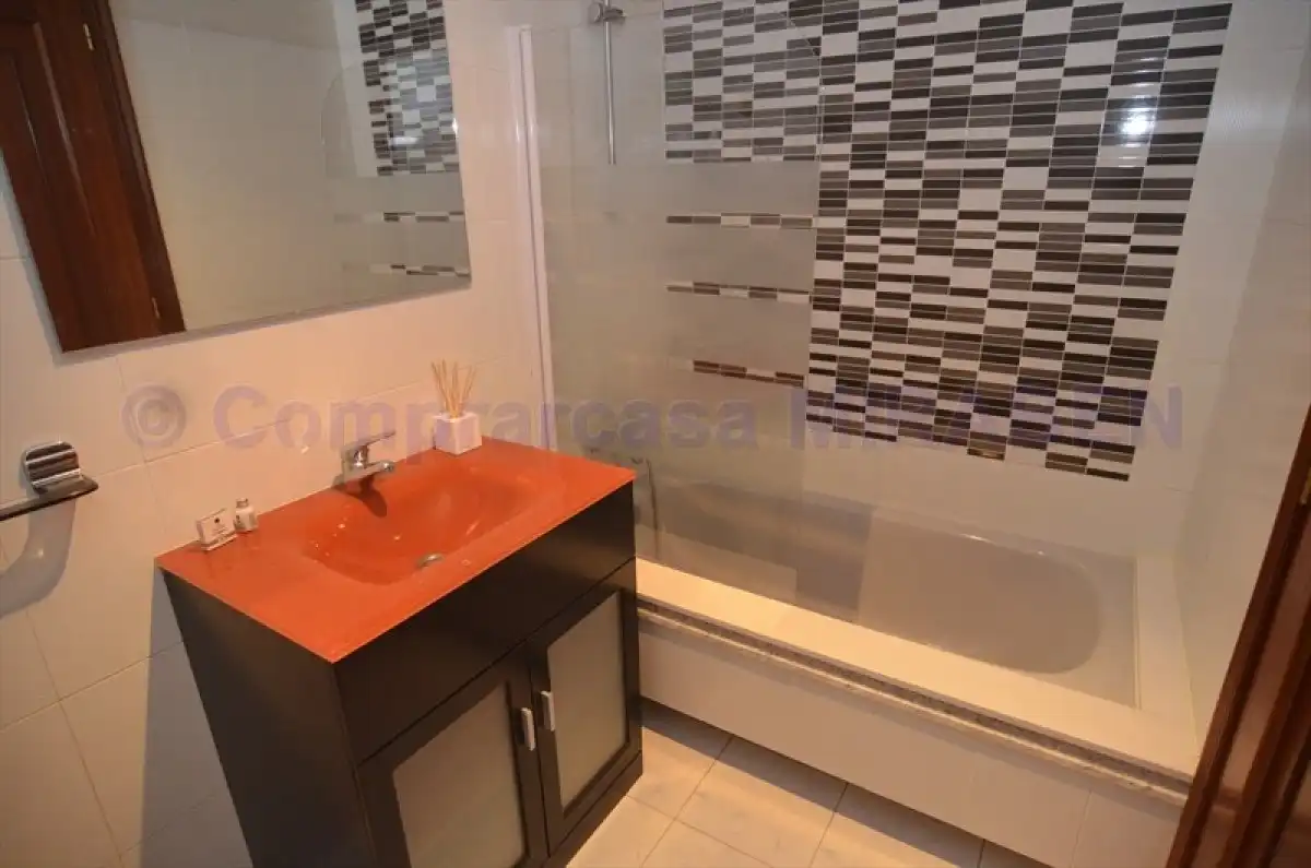 Bathroom of Flat for rent in Boiro, A Coruña