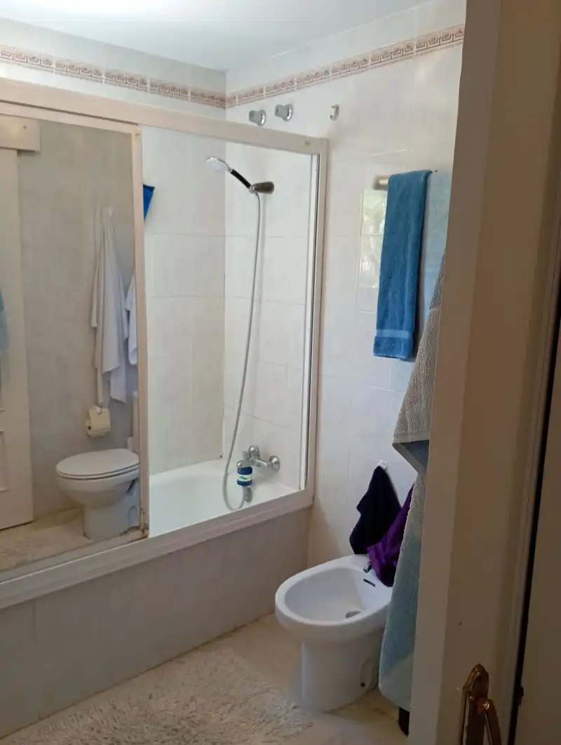 Bany de Casa adosada en venda en Marbella amb Aire condicionat, Terrassa i Piscina