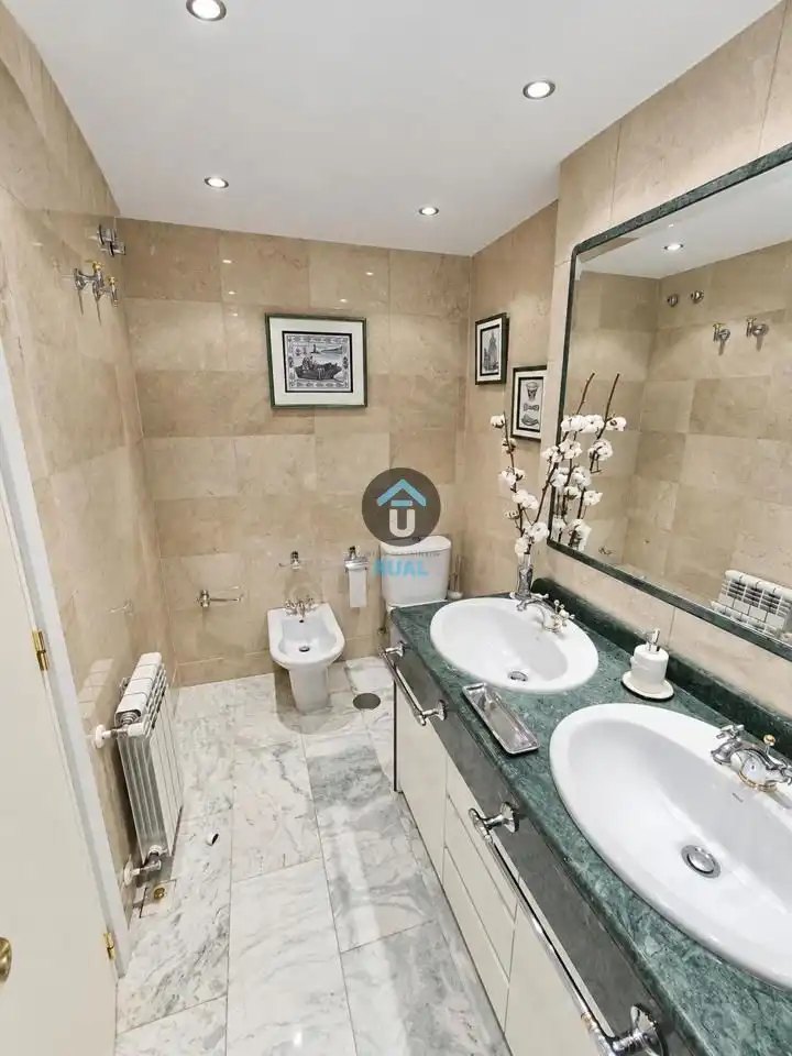 Badezimmer von Wohnung zur Miete in Madrid mit Klimaanlage, Heizung und Parkett