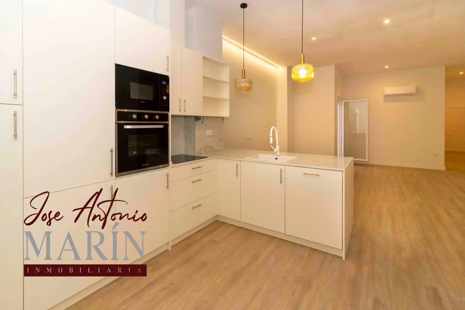 Cuina de Apartament en venda en Badajoz amb Aire condicionat