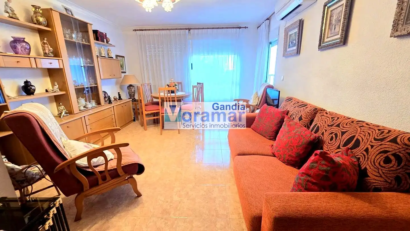 Sala de estar de Apartamento de alquiler en Gandia con Aire acondicionado, Calefacción y Piscina comunitaria