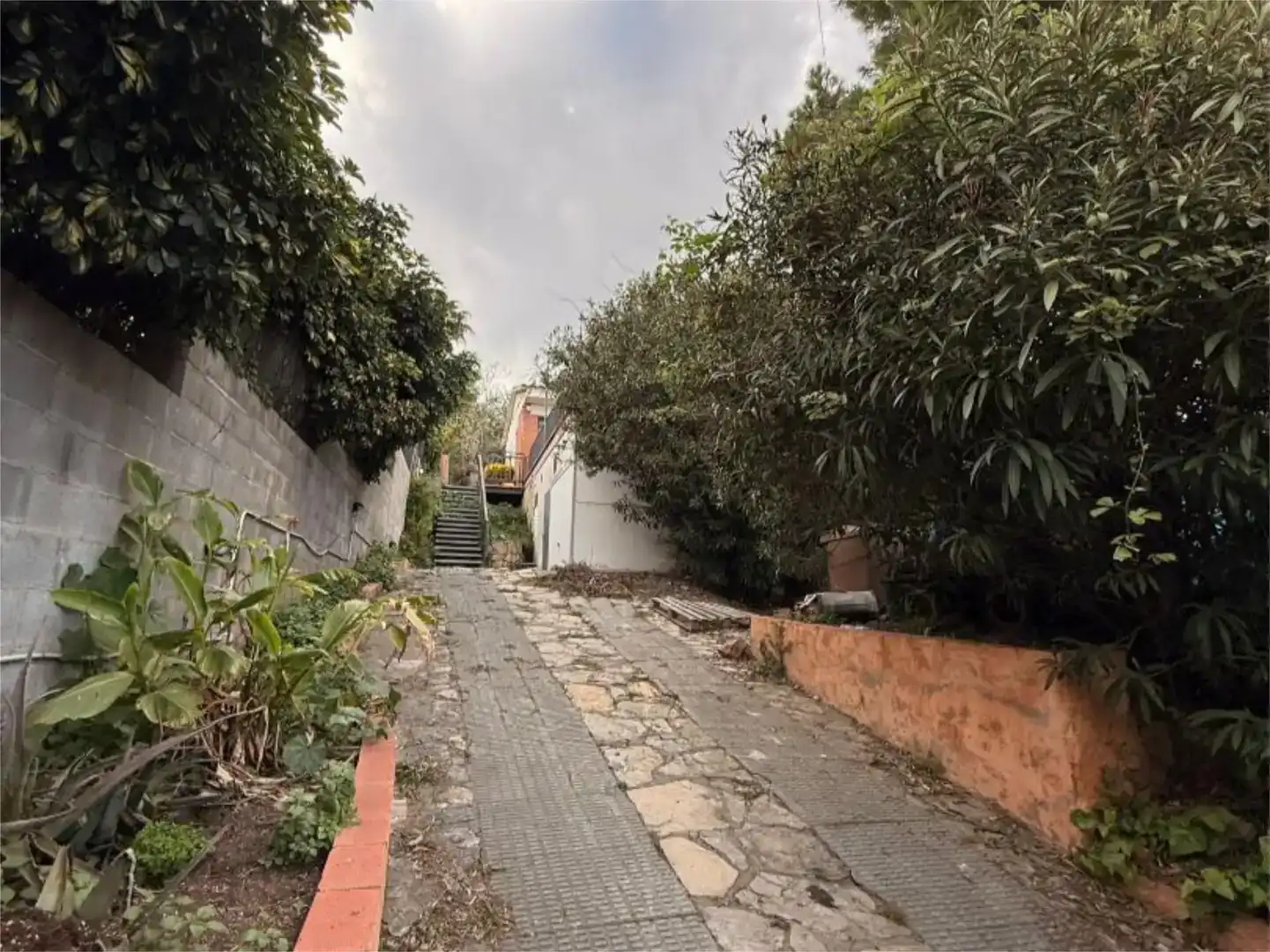 Vista exterior de Pis en venda en Pallejà amb Jardí privat, Traster i Balcó