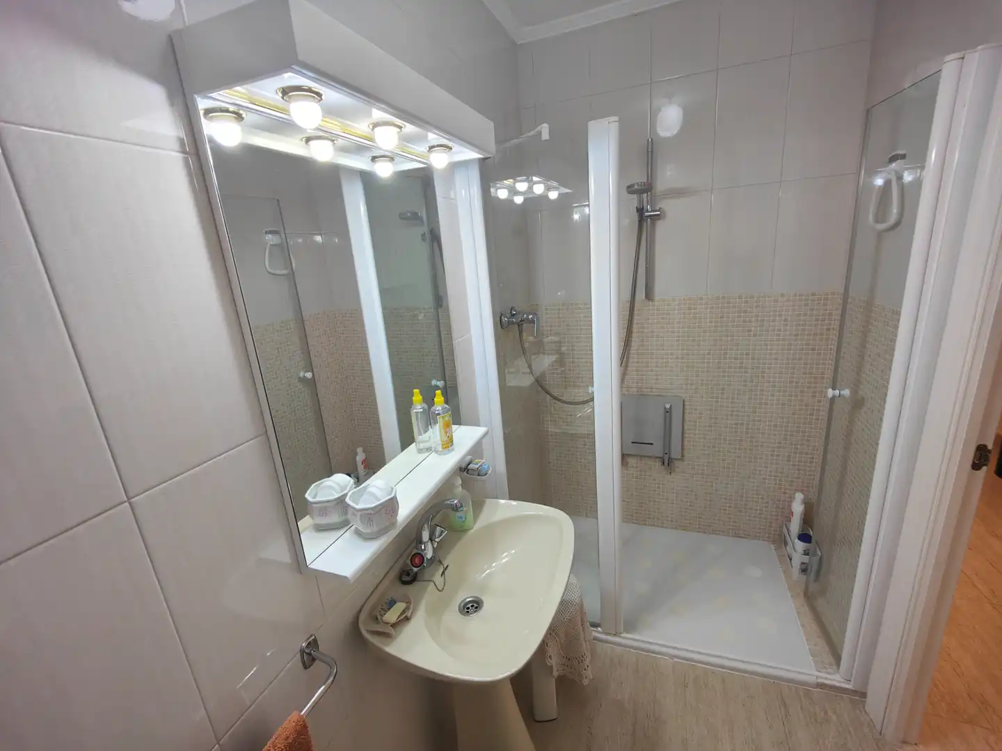 Baño de Planta baja de alquiler en Suances con Calefacción, Terraza y Amueblado