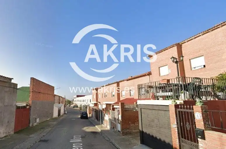 Adossat en venda a Pero Moro