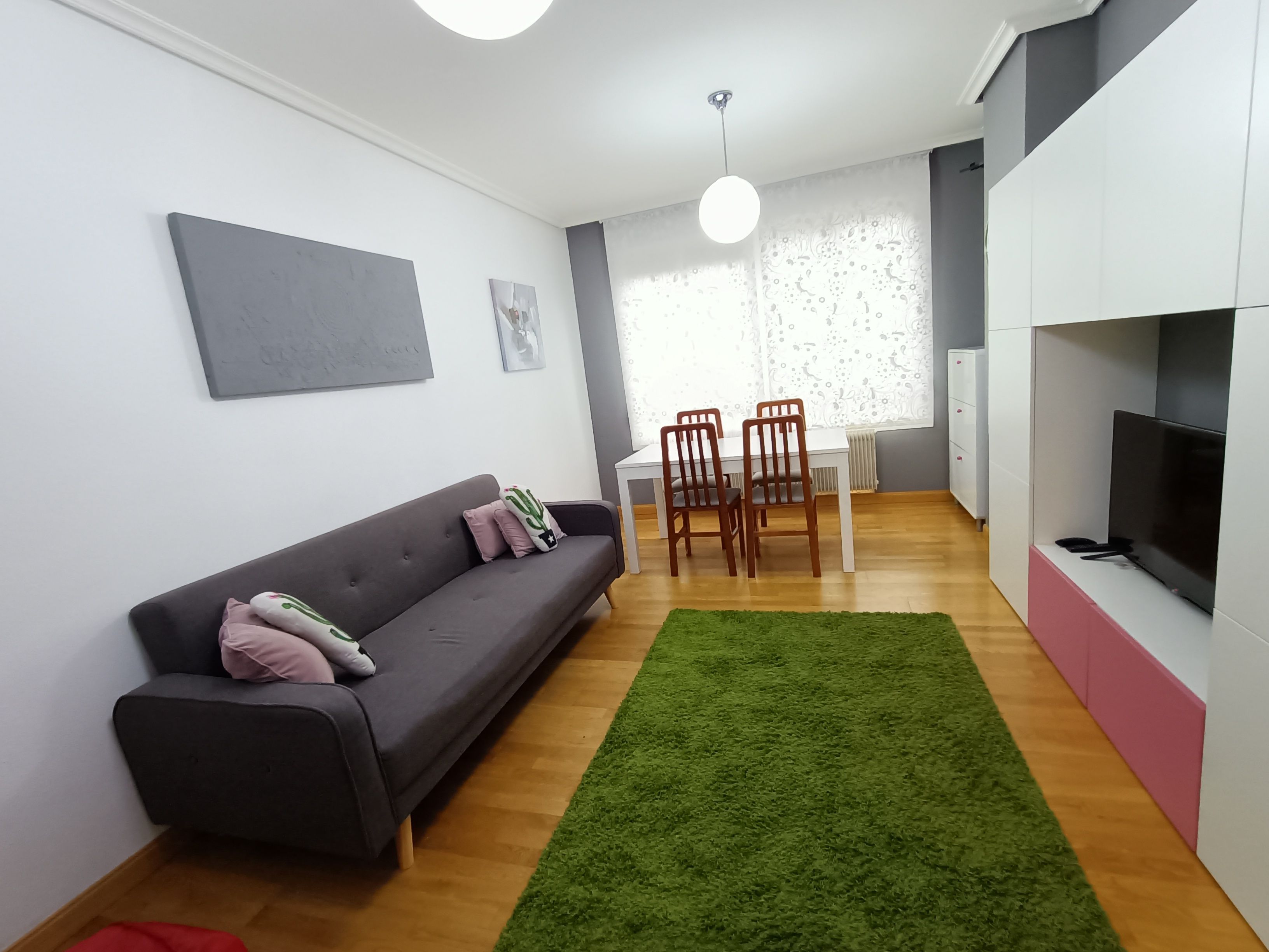 Sala d'estar de Apartament de lloguer en Burgos Capital amb Calefacció, Parquet i Moblat