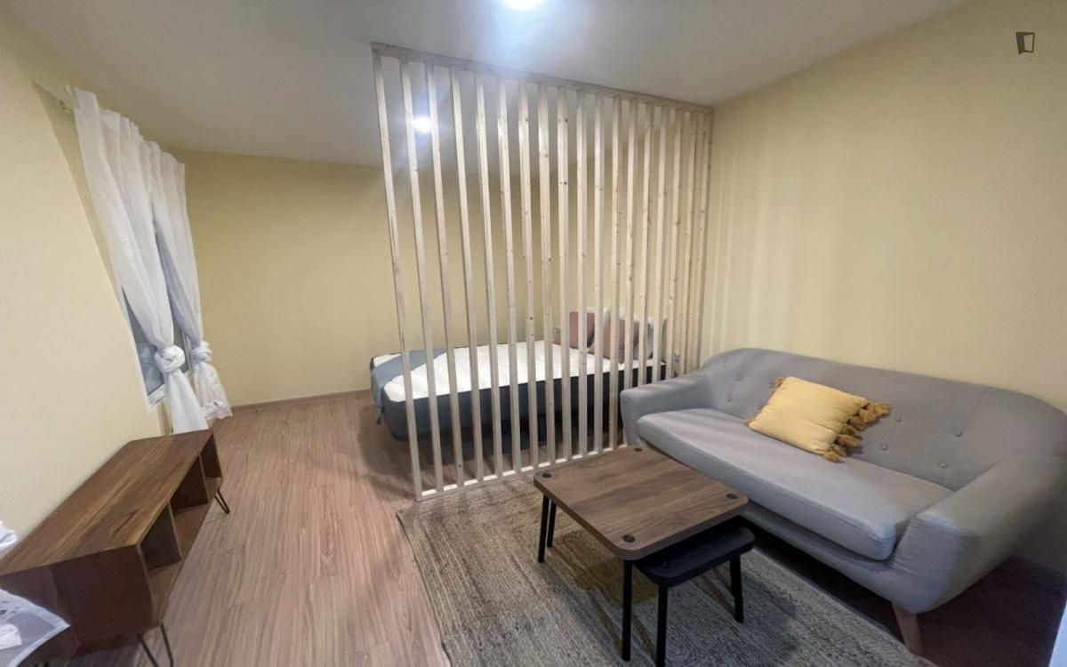 Study to rent in Campamento