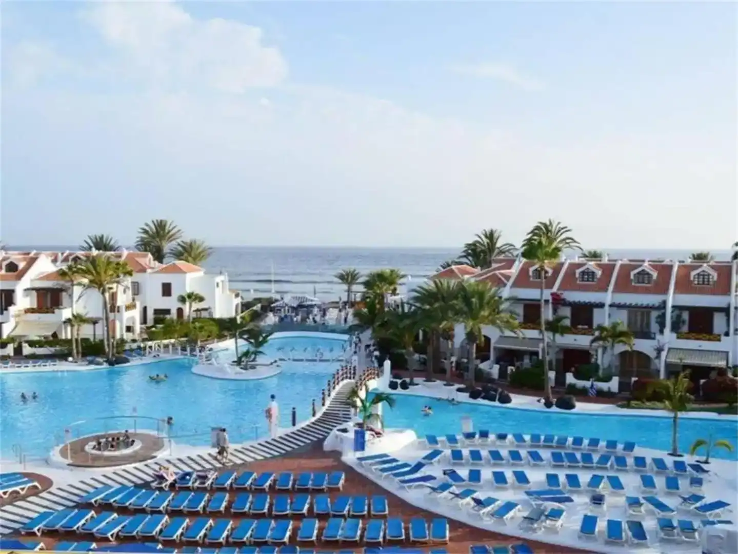 Vista exterior de Dúplex en venta en Arona con Jardín privado, Piscina y Amueblado