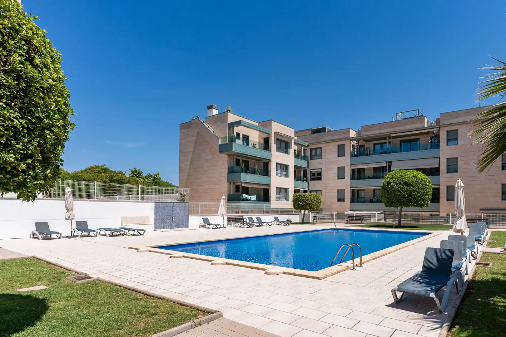 Piscina de Planta baixa en venda en  Palma de Mallorca amb Jardí privat, Terrassa i Piscina comunitària
