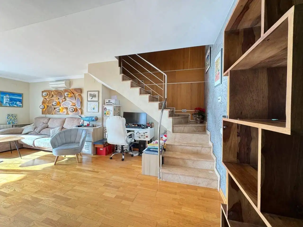 Maisonette zum Verkauf in Sitges mit Klimaanlage, Privatgarten und Terrasse