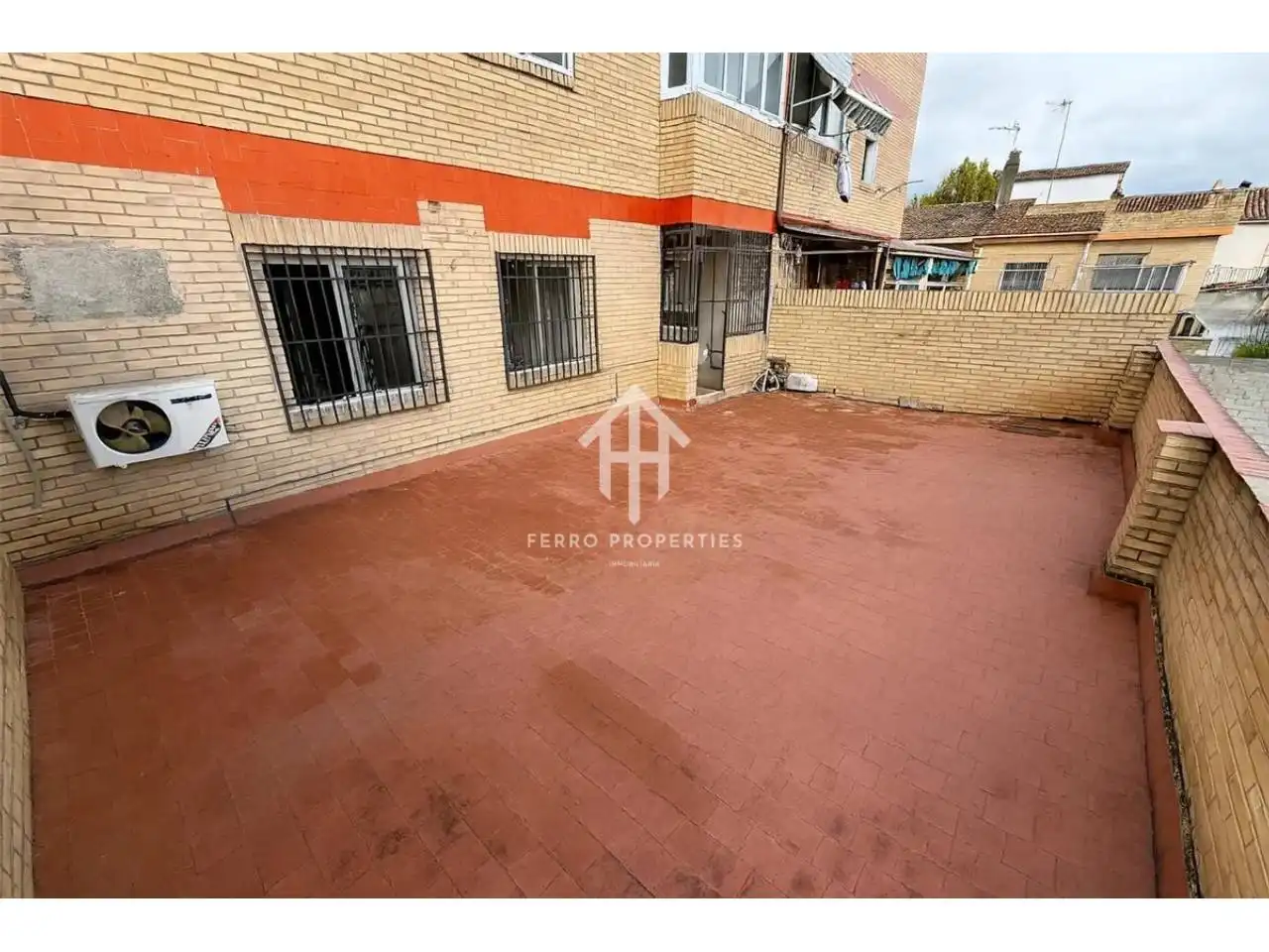 Parkplatz von Wohnungen zum Verkauf in Pinos Puente mit Klimaanlage und Terrasse